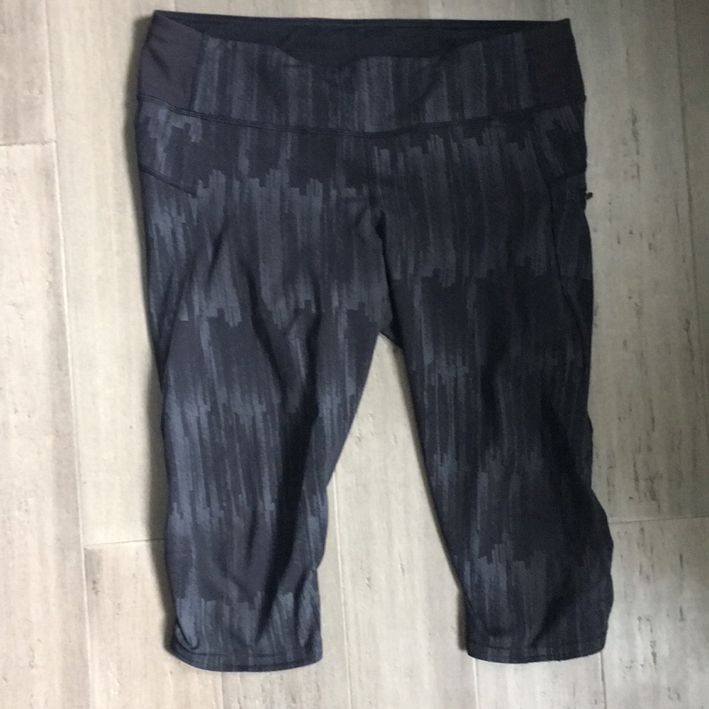 Lululemon top speed crop size 12 guc